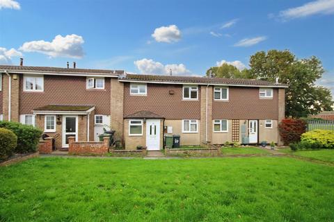 3 bedroom house to rent, Rowan Close, Guildford