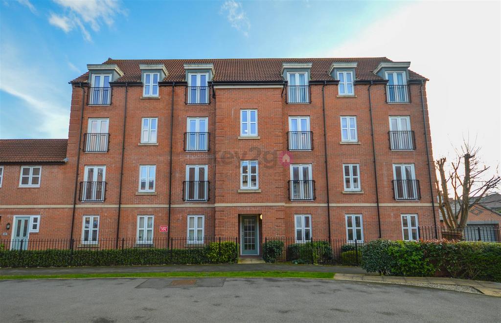 Vicarage Walk, Clowne, Chesterfield, S43 2 bed flat for sale £115,000
