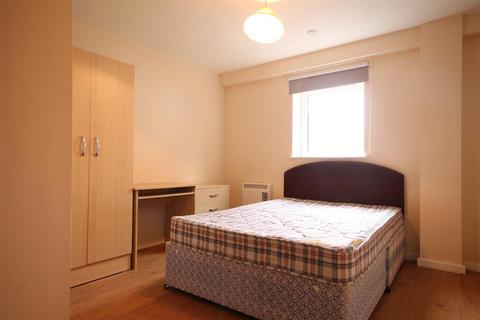 4 bedroom apartment to rent, 43 Rialto, City Centre