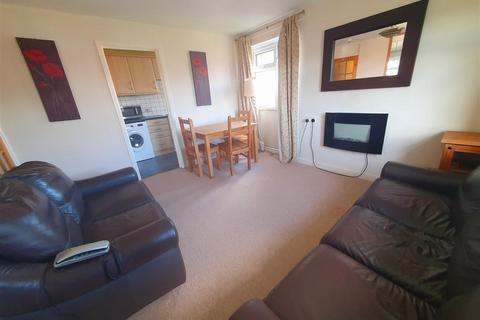 16 Aviemore Close, Nuneaton, CV10 7JJ