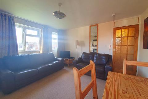 16 Aviemore Close, Nuneaton, CV10 7JJ