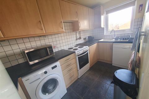 16 Aviemore Close, Nuneaton, CV10 7JJ
