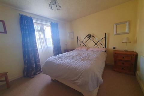16 Aviemore Close, Nuneaton, CV10 7JJ
