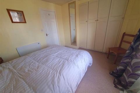16 Aviemore Close, Nuneaton, CV10 7JJ