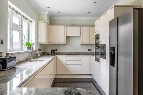 19 Randalls Road, Leatherhead, KT22 7TQ