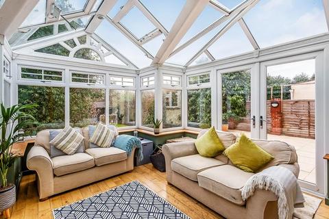 19 Randalls Road, Leatherhead, KT22 7TQ