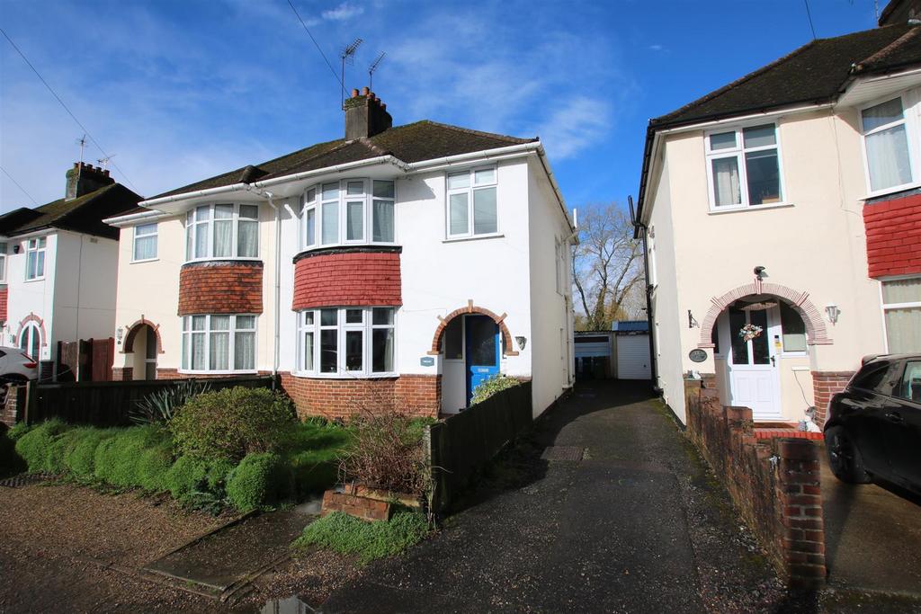 SUNMEAD CLOSE, FETCHAM, KT22 3 bed semidetached house for sale £515,000