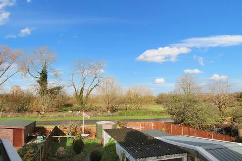 12 Sunmead Close, Fetcham, Leatherhead, KT22 9AP