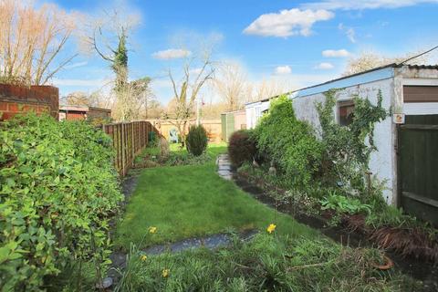 12 Sunmead Close, Fetcham, Leatherhead, KT22 9AP