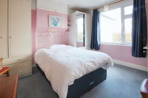 12 Sunmead Close, Fetcham, Leatherhead, KT22 9AP