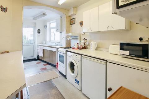 12 Sunmead Close, Fetcham, Leatherhead, KT22 9AP