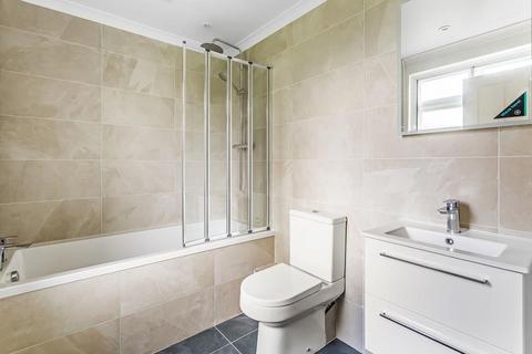 3 Lodge Road, Fetcham, Leatherhead, KT22 9QY