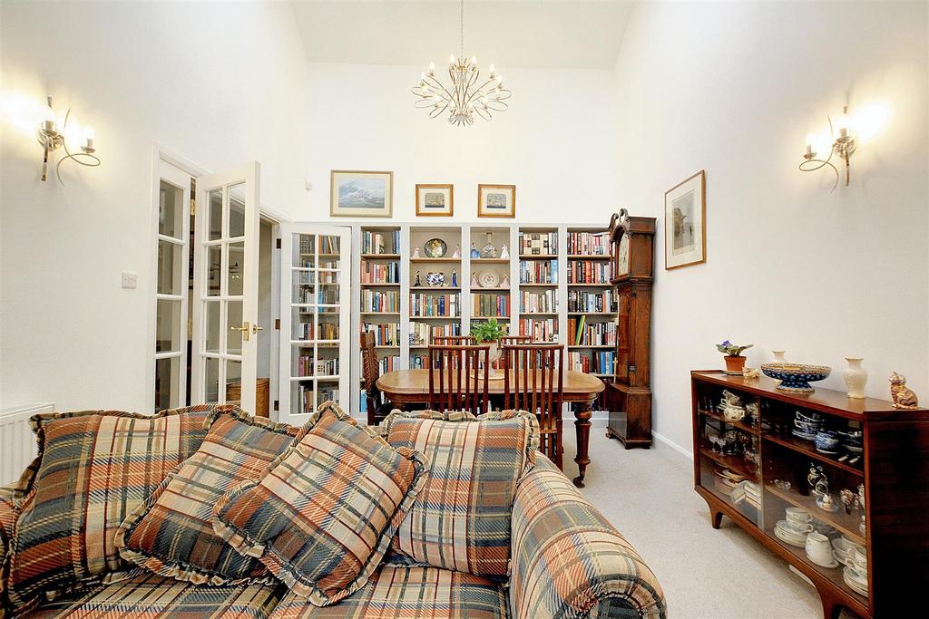 Lounge/Sitting Room
