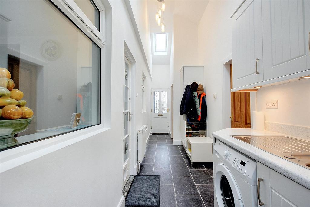 Side Hall/Utility