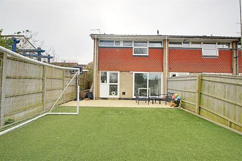 3 bedroom semi-detached house for sale, Nye Way, Bovingdon,