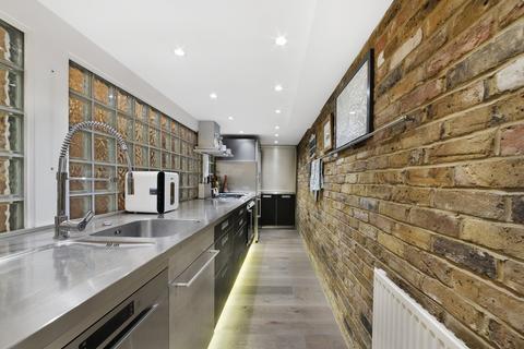 4 bedroom house to rent, Plough Terrace, SW11