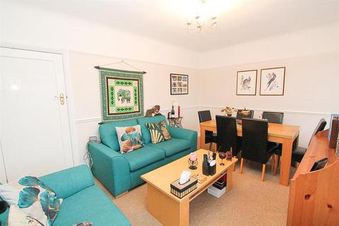 2 bedroom flat for sale, Stanley Park Road, Carshalton SM5