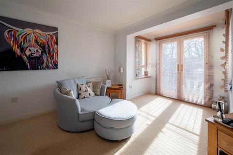 2 bedroom flat for sale, Ross Avenue, Perth