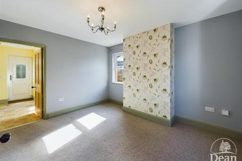 3 bedroom semi-detached house for sale - Dockham Road, Cinderford