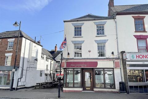 4 bedroom flat for sale, Market Place, Coleford