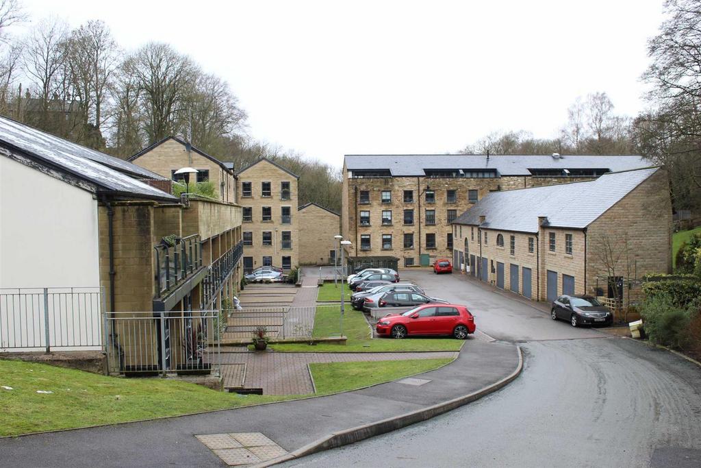 Kinderlee Way, Chisworth, Glossop 2 bed apartment - £995 pcm (£230 pw)