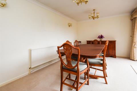 10 Ashley Gardens, Codsall, Wolverhampton, WV8 1AX