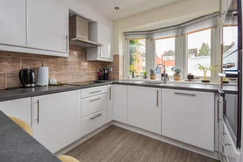 10 Ashley Gardens, Codsall, Wolverhampton, WV8 1AX