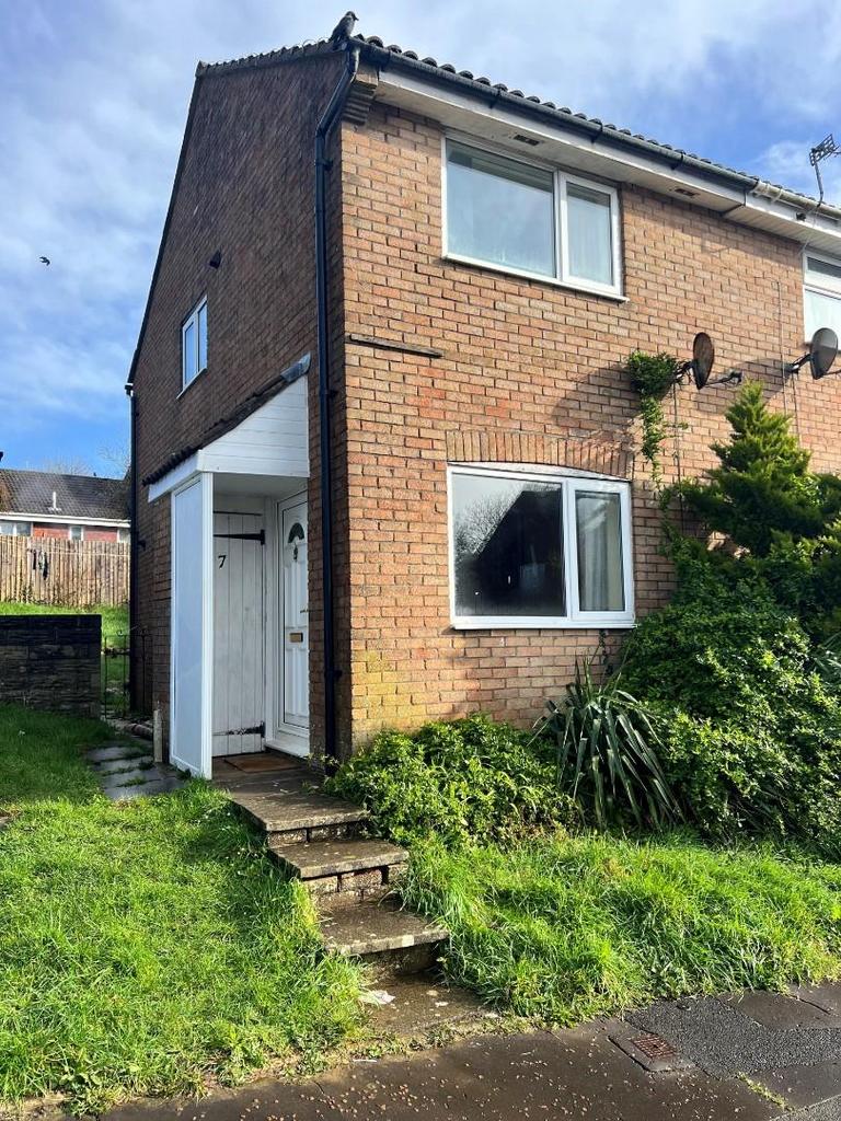 Hazeldene Avenue, Brackla, Bridgend... 2 bed semidetached house £800 pcm (£185 pw)