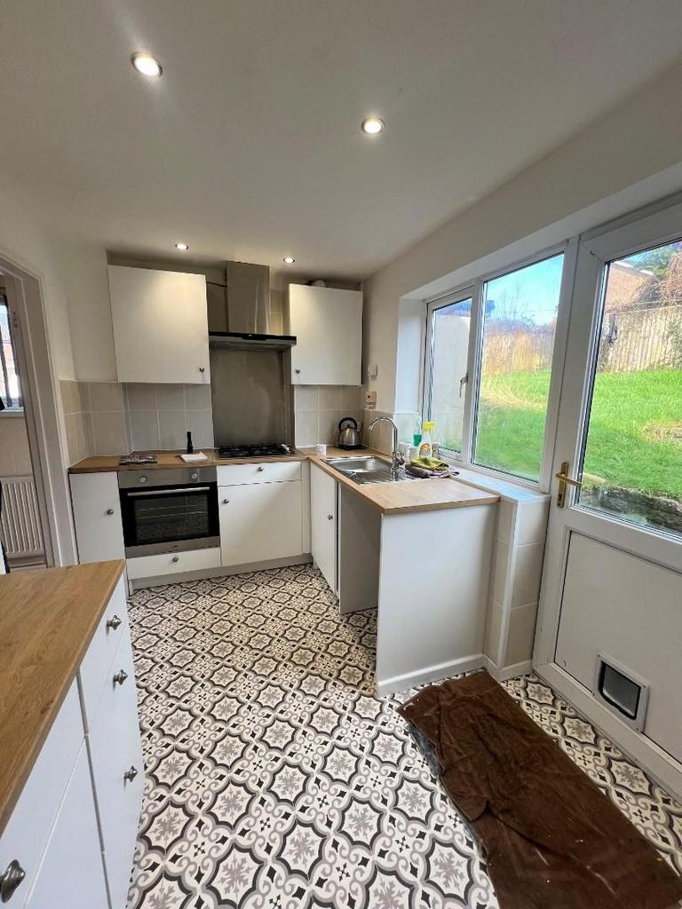 Hazeldene Avenue, Brackla, Bridgend... 2 bed semidetached house £800 pcm (£185 pw)