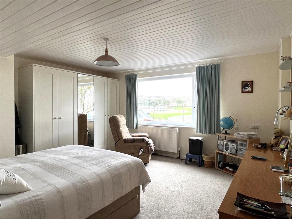 Bedroom: