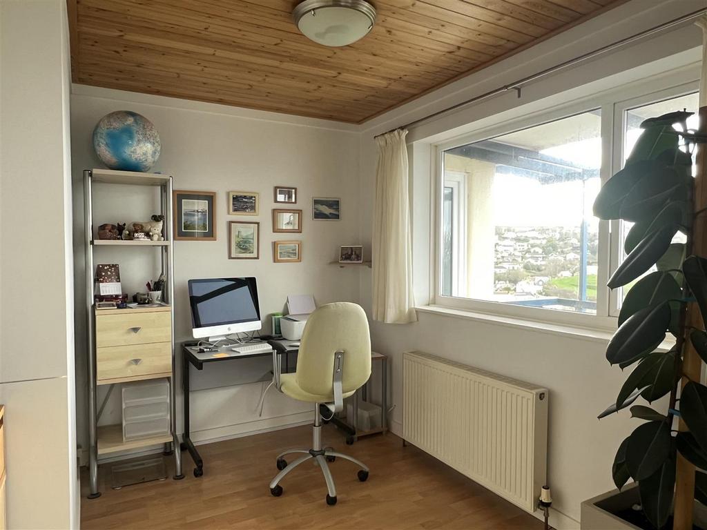 Office/Study: