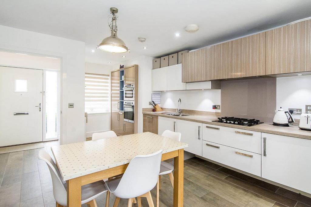 Kitchen/Dining Area