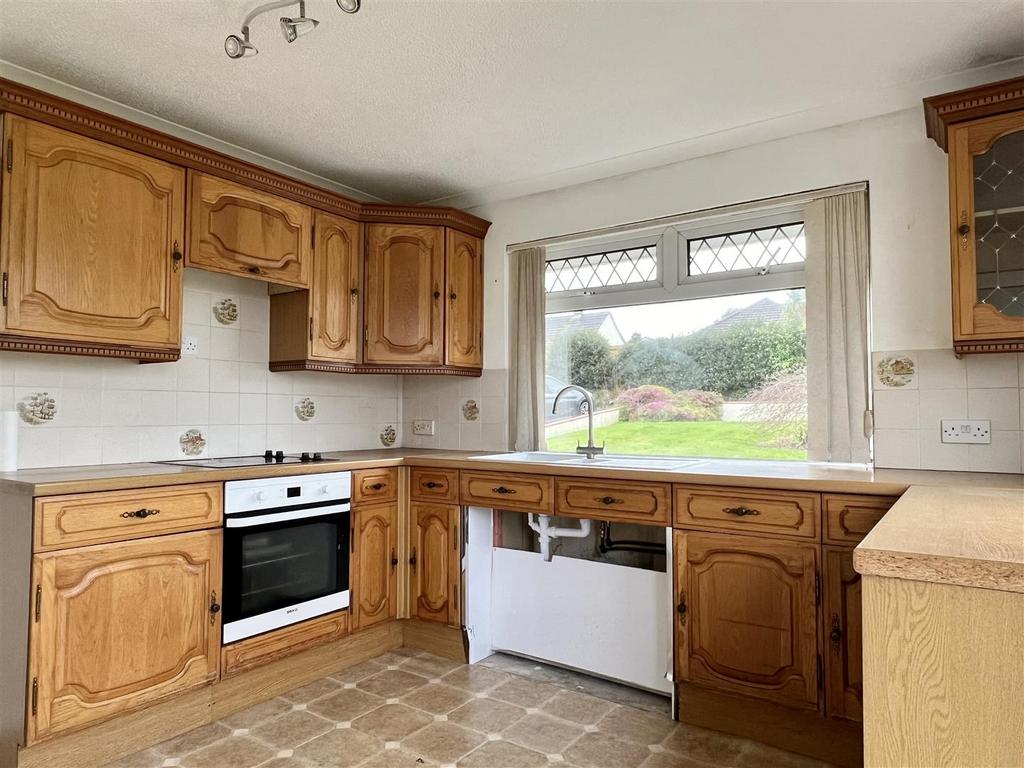 Kitchen: