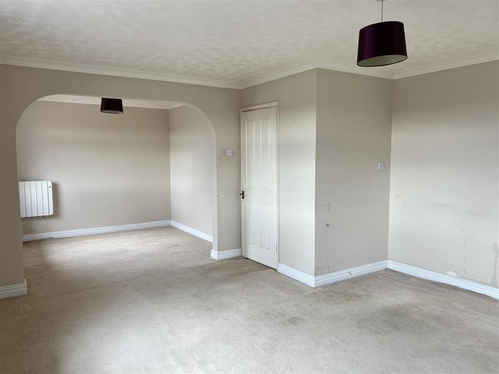 Dining Area/Third Bedroom: