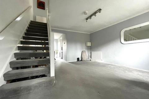3 bedroom terraced house to rent - Aldington Close, Dagenham