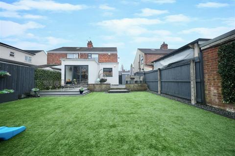 3 bedroom semi-detached house for sale - James Reckitt Avenue, Hull