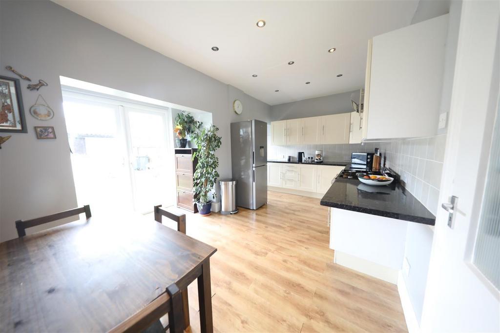 Riversdale Road, Hull 3 bed semidetached house for sale £150,000