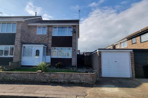 2 bedroom end of terrace house for sale, Hazel Way, Gorleston