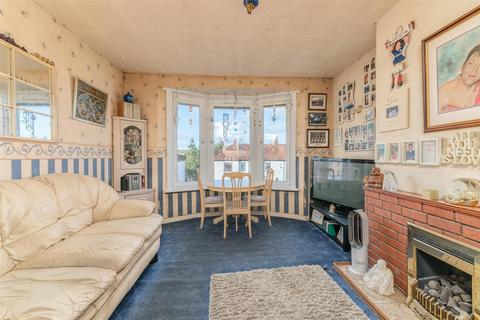 3 bedroom flat for sale - Mains Drive, Dundee DD4