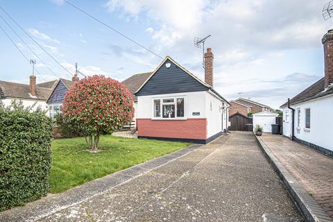 2 bedroom semi-detached bungalow for sale - Helena Road, Rayleigh, SS6