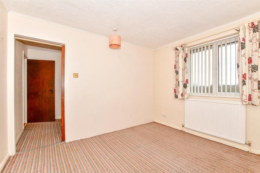 Hillary Road, Penenden Heath, Maidstone, Kent 3 bed terraced house for