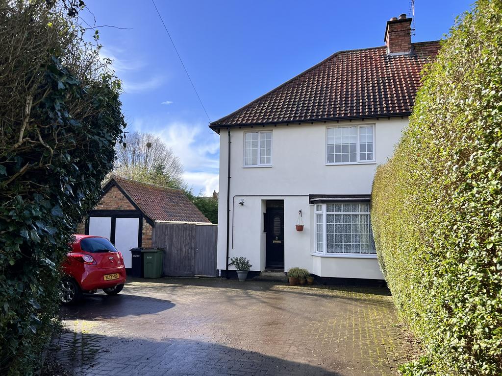 Parkland Drive, Oadby, Leicester, LE2 3 bed semidetached house for