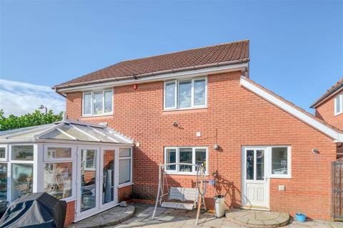 4 bedroom detached house for sale - Briar Close, Lickey End, Bromsgrove, B60 1GE