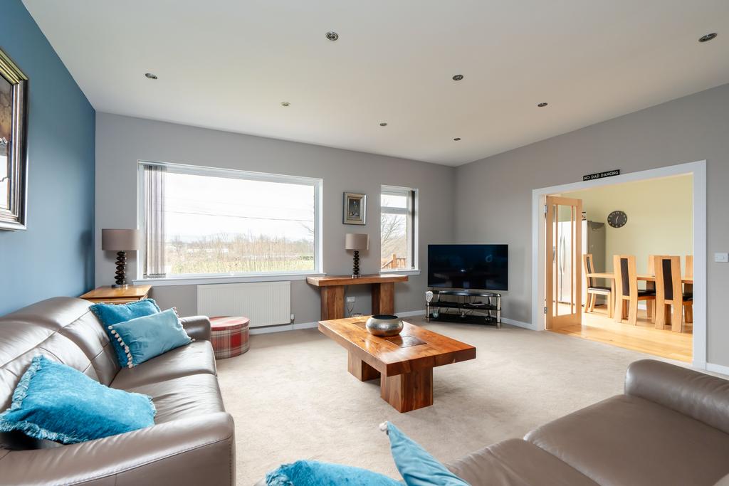 Glasgow Road, Edinburgh EH12 6 bed detached bungalow for sale £550,000