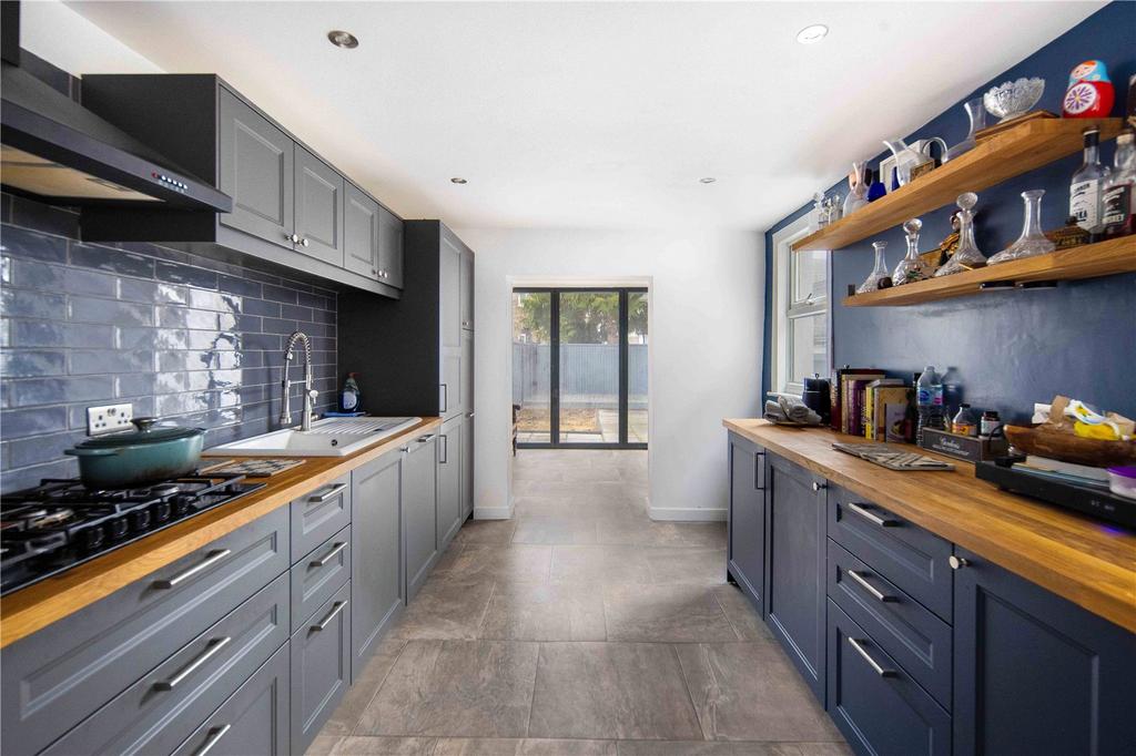 House in London, Upton Park - View 2