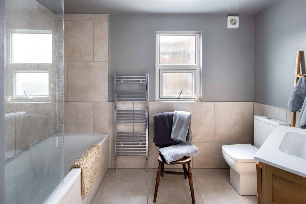 House in London, Upton Park - More