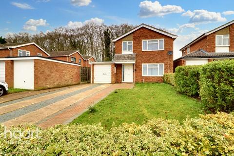 3 bedroom detached house for sale, Woodlands Drive, Thetford
