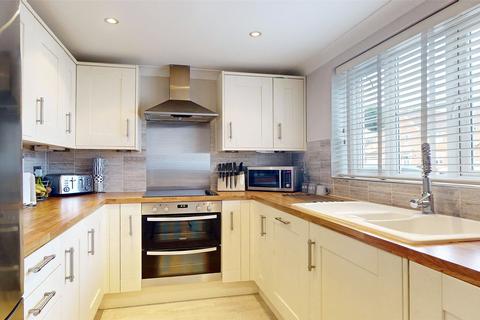 38 Mopsies Road, Basildon, SS14 1GA