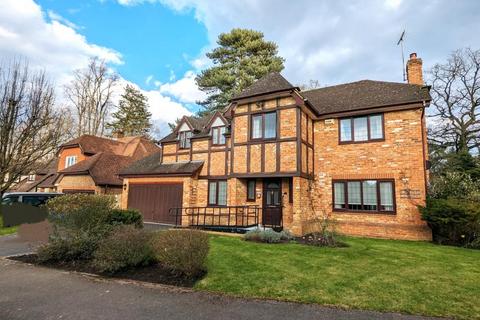 5 bedroom detached house to rent, Fairlawn Park, Woking GU21