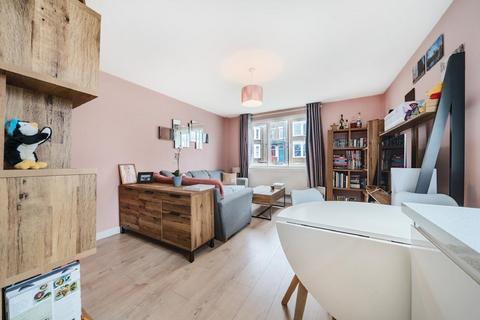 2 bedroom flat for sale, St Anns Hill, Wandsworth